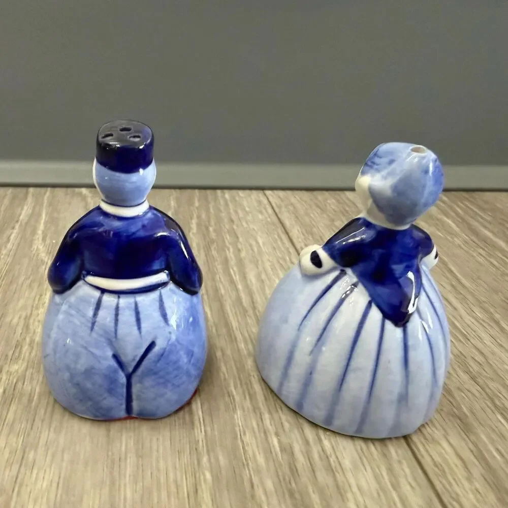 Vintage ELESVA Delft Holland Porcelain Salt and Pepper Shakers